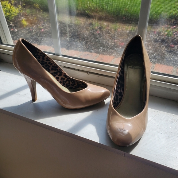 Nude heel